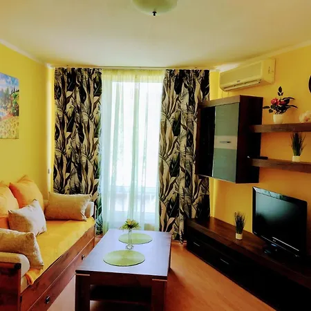 Crown Fort Club, Sea View Apartment アパート